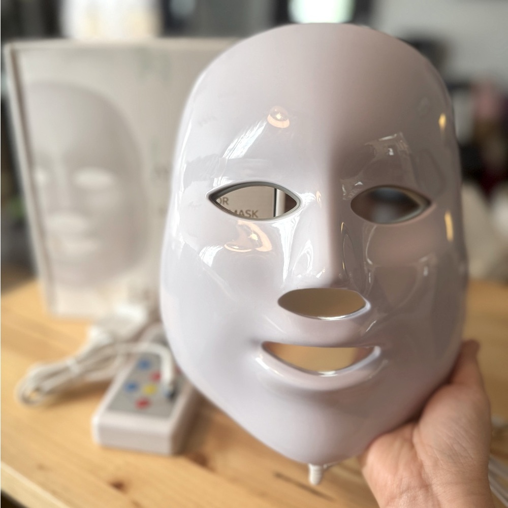 Used, 90% new
Angel Kiss Light Beauty Mask - LED Red Light Therapy Mask for Face